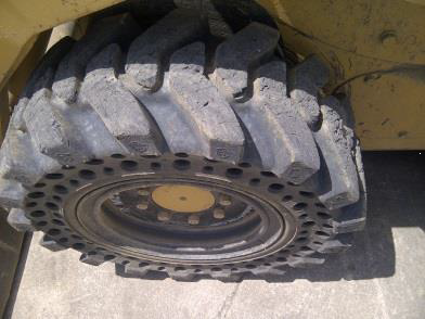 Nu-Air DT skid steer tire_1 Nu-Air DT skid steer tire_1