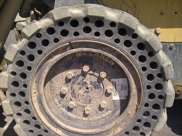 Nu-Air DT tires on CAT 226B_1680h Nu-Air DT tires on CAT 226B_1680h