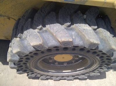 Nu-Air DT skid steer tire_2 Nu-Air DT skid steer tire_2