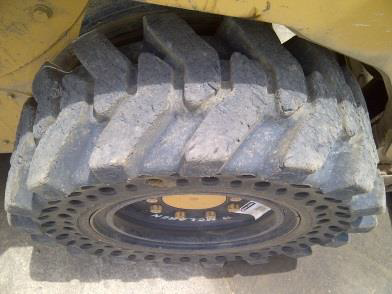 Nu-Air DT skid steer tire_3 Nu-Air DT skid steer tire_3