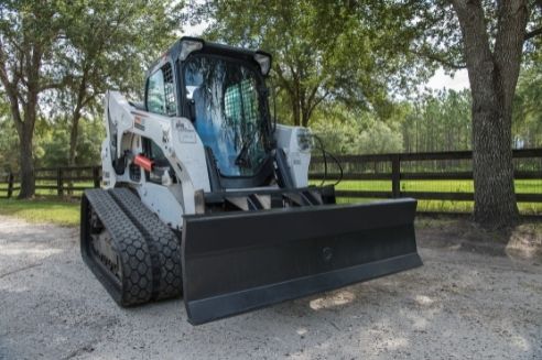 4-Way vs. 6-Way Dozer Blade: Which Is Right for You? 4-Way vs. 6-Way Dozer Blade: Which Is Right for You?